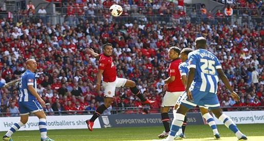 فان بيرسي: أتمنى البقاء لفترة أطول في مانشستر يونايتد